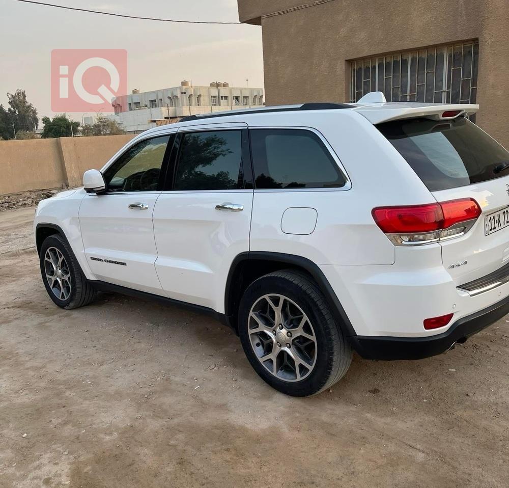 جیپ گراند شیرۆکی